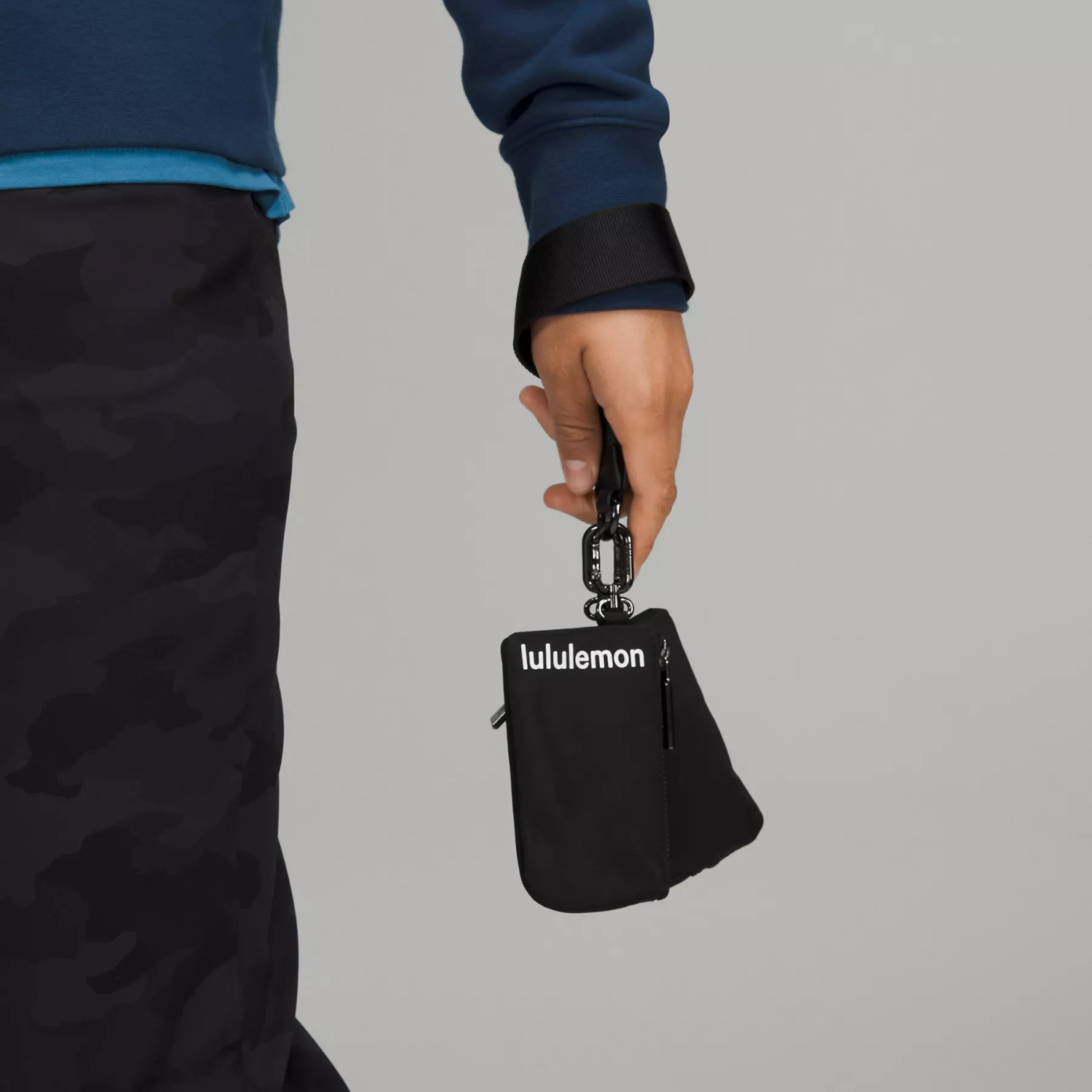 Móc Khóa Đôi LULULEMON DUAL POUCH WRISTLET Nhỏ Gọn Thời Trang Sang Chảnh