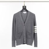  Áo khoác cổ tim Cardigan nam nữ dệt kim Thom Browne 4-Bar 20235 chất vải nhung tăm cao cấp thiết kế tay áo kẻ sọc 