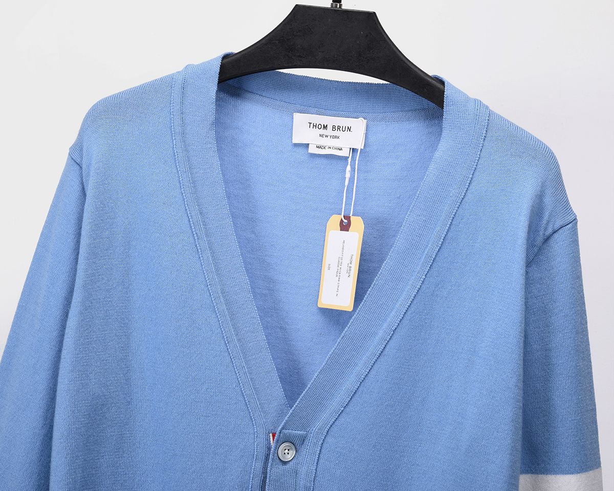 Áo Cardigan Tay Dài THOM BROWNE CASHMERE 4-BAR CLASSIC V-NECK CARDIGAN