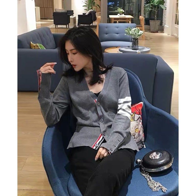 Áo khoác cổ tim Cardigan nam nữ dệt kim Thom Browne 4-Bar 8861 chất vải nỉ len cao cấp thiết kế tay áo kẻ sọc cực sang