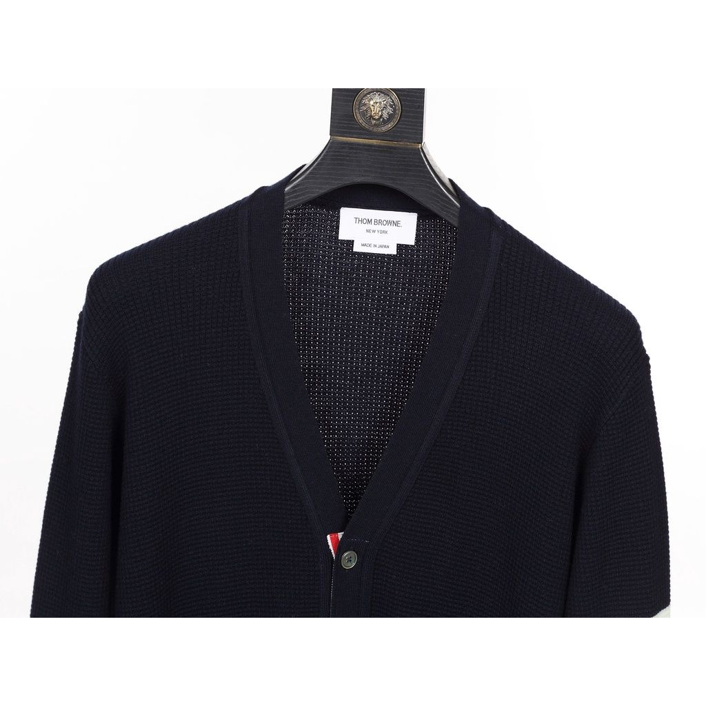 Áo khoác cổ tim Cardigan nam nữ dệt kim Thom Browne 4-Bar 20235 chất vải nhung tăm cao cấp thiết kế tay áo kẻ sọc