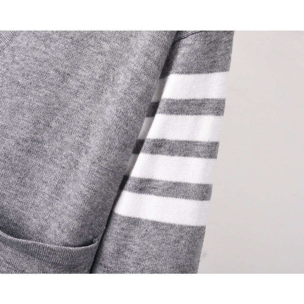 Áo khoác cổ tim Cardigan nam nữ dệt kim Thom Browne 4-Bar 8861 chất vải nỉ len cao cấp thiết kế tay áo kẻ sọc cực sang