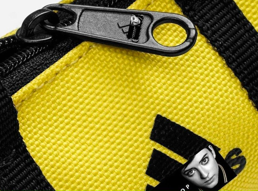 Móc khóa hình balo logo Adidas xuất xịn
