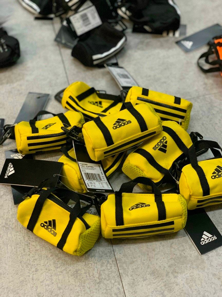 Móc khóa hình balo logo Adidas xuất xịn
