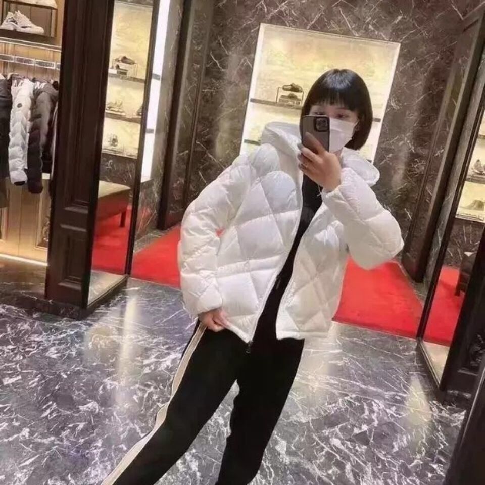 Áo khoác phao lửng lông vũ nữ MONCLER Egilope Short Down chất vải siêu ấm giữ nhiệt cực tốt
