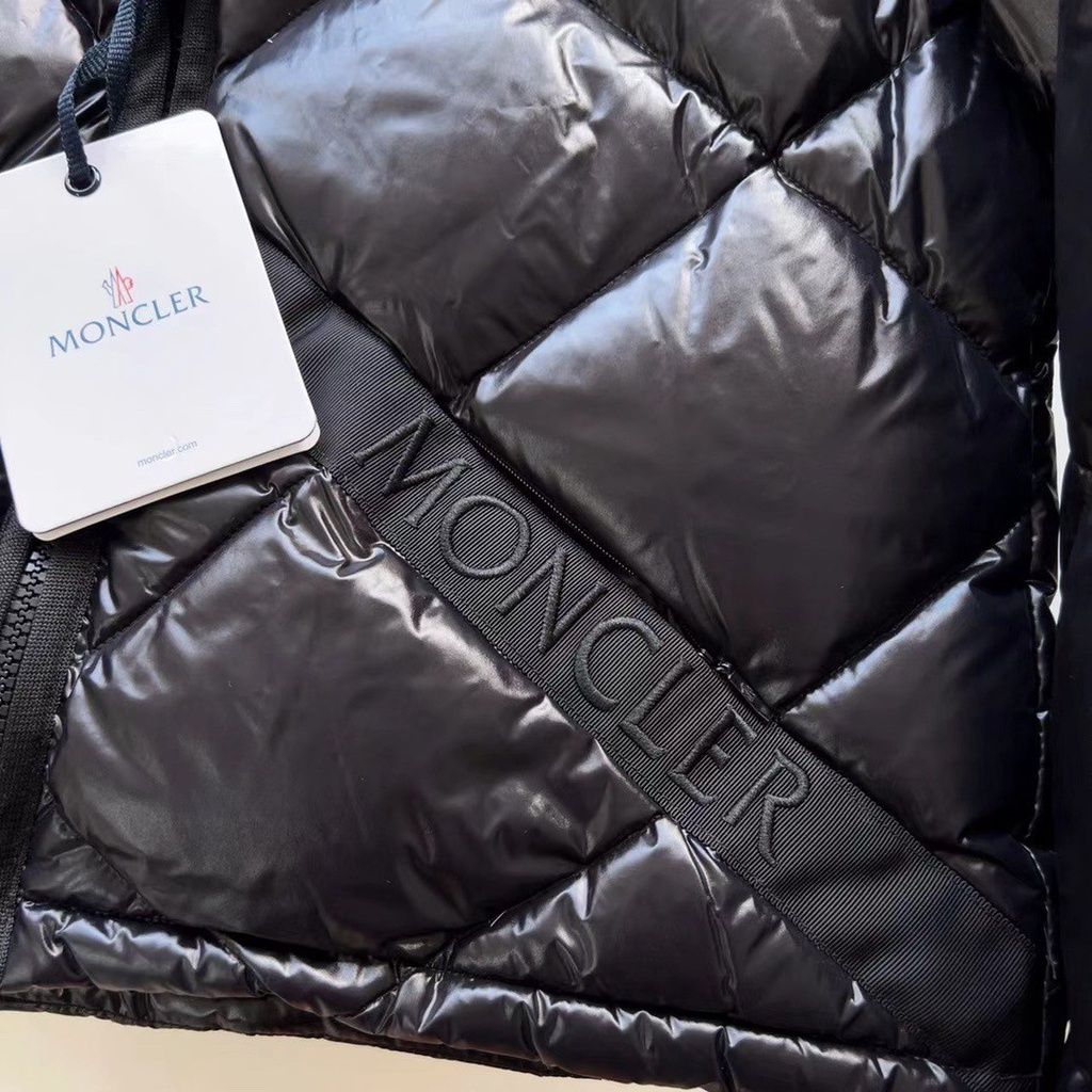 Áo khoác phao lửng lông vũ nữ MONCLER Egilope Short Down chất vải siêu ấm giữ nhiệt cực tốt
