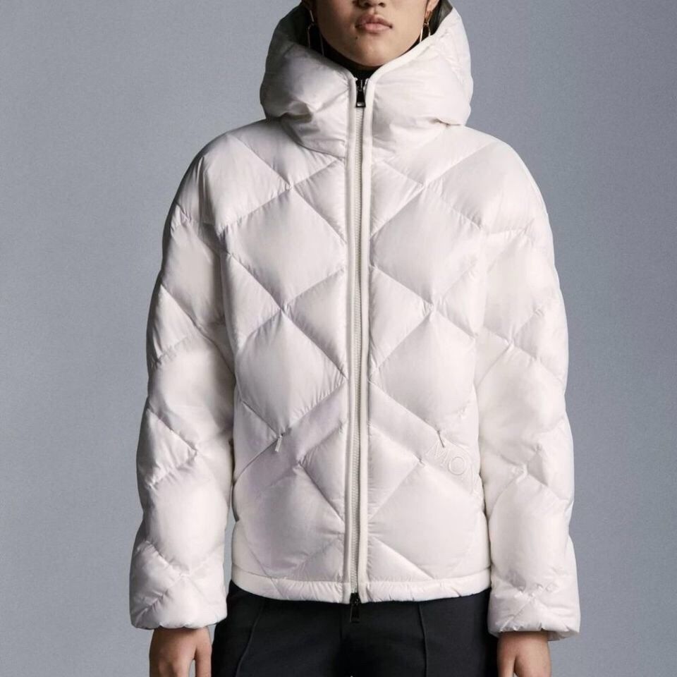 Áo khoác phao lửng lông vũ nữ MONCLER Egilope Short Down chất vải siêu ấm giữ nhiệt cực tốt