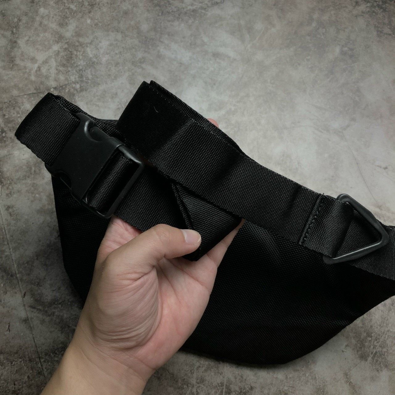 Túi đeo chéo thời trang Adidas