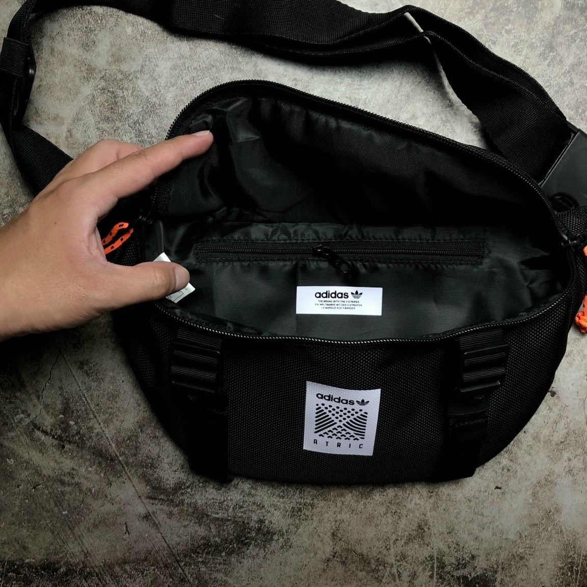 Túi đeo chéo thời trang Adidas