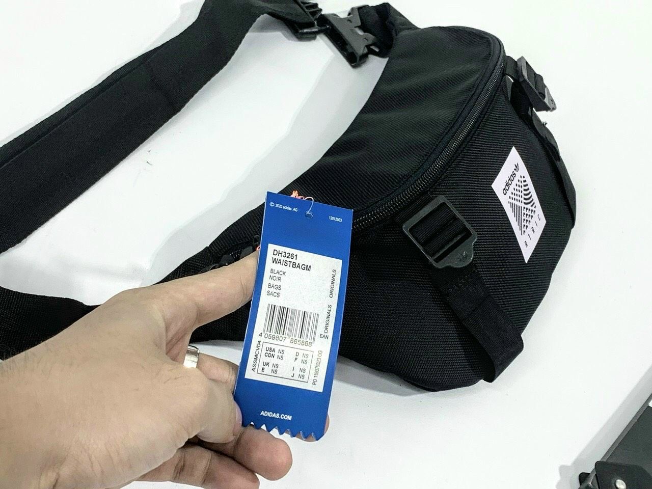 Túi đeo chéo thời trang Adidas