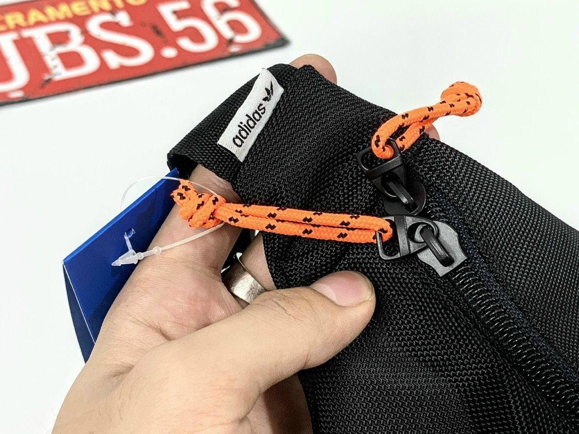 Túi đeo chéo thời trang Adidas