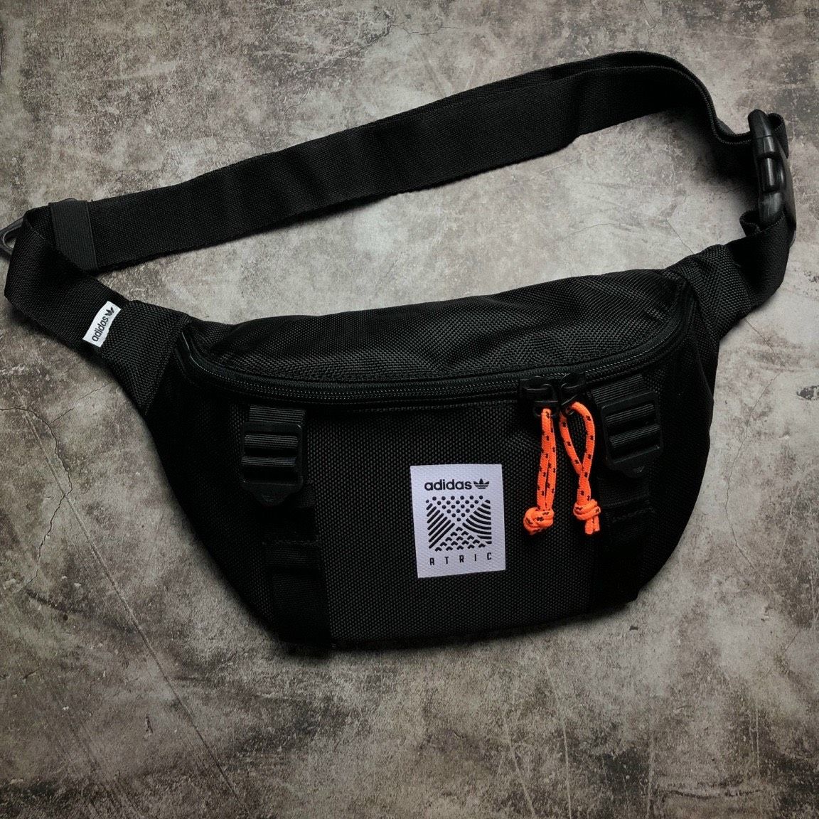 Túi đeo chéo thời trang Adidas