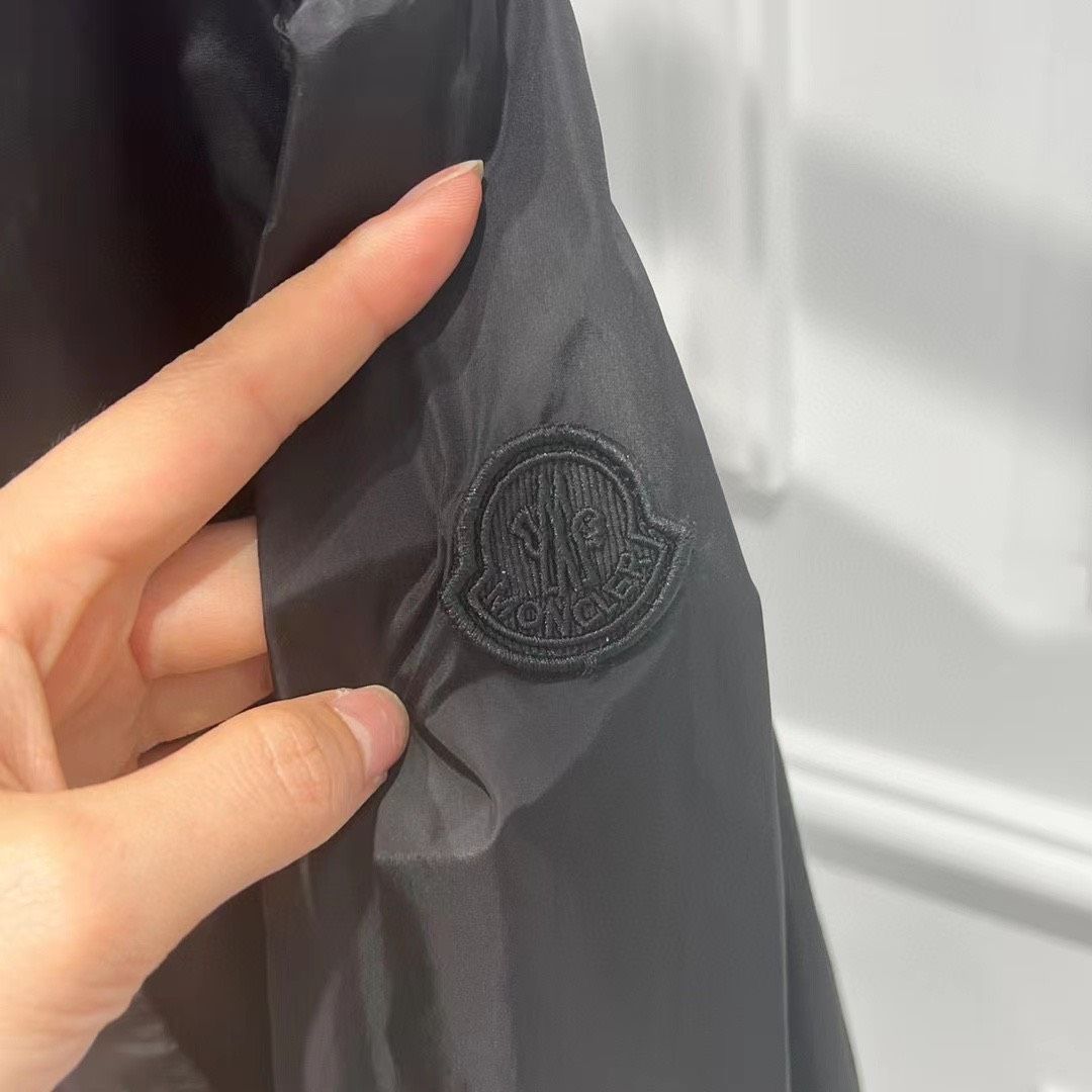 Áo Khoác Mỏng MONCLER COURSEULLES JACKET 1 Lớp