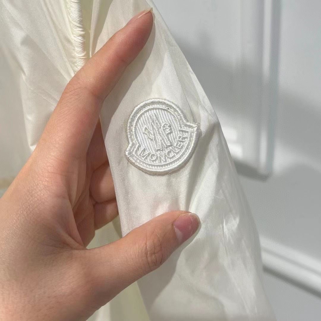 Áo Khoác Mỏng MONCLER COURSEULLES JACKET 1 Lớp