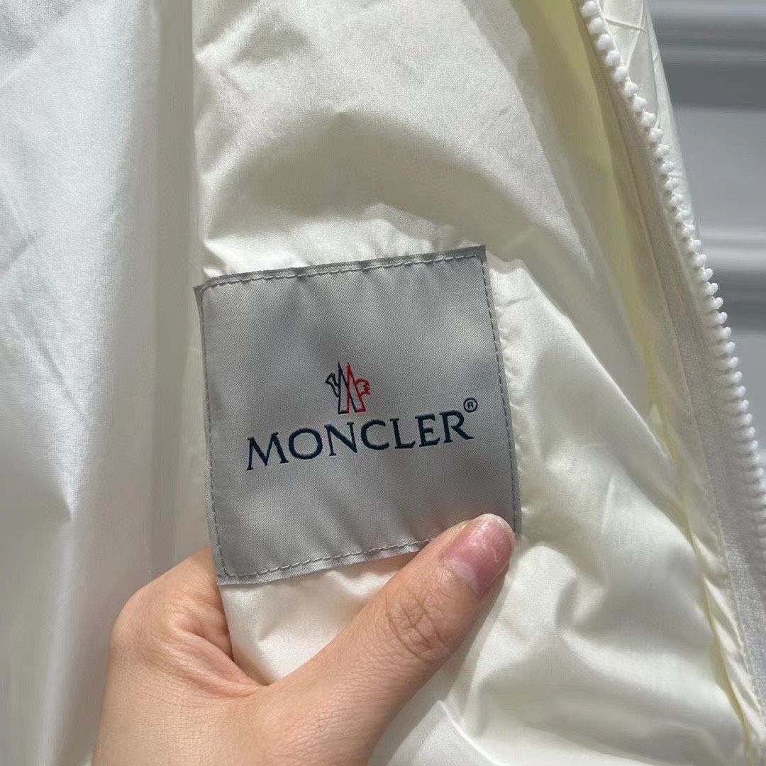 Áo Khoác Mỏng MONCLER COURSEULLES JACKET 1 Lớp