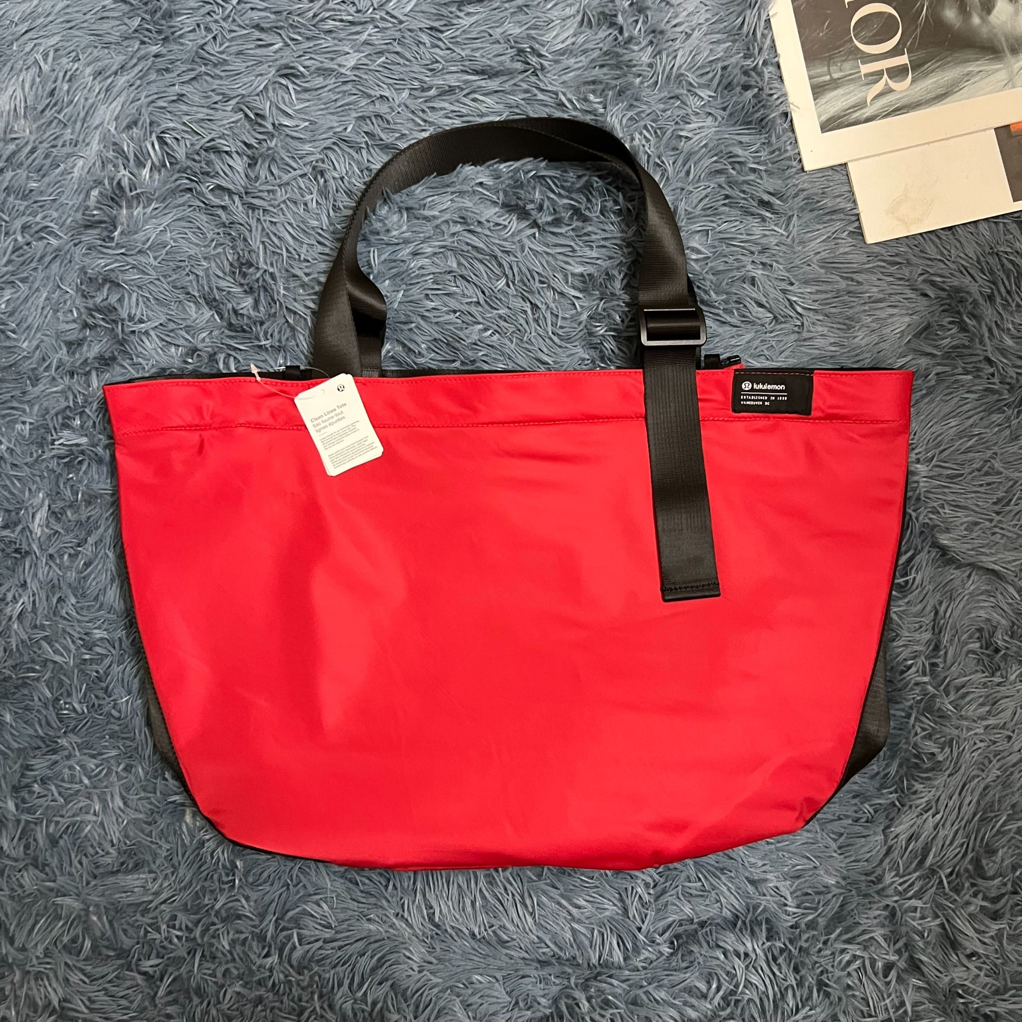 Túi Xách LULULEMON CLEAN LINES TOTE BAG 22L