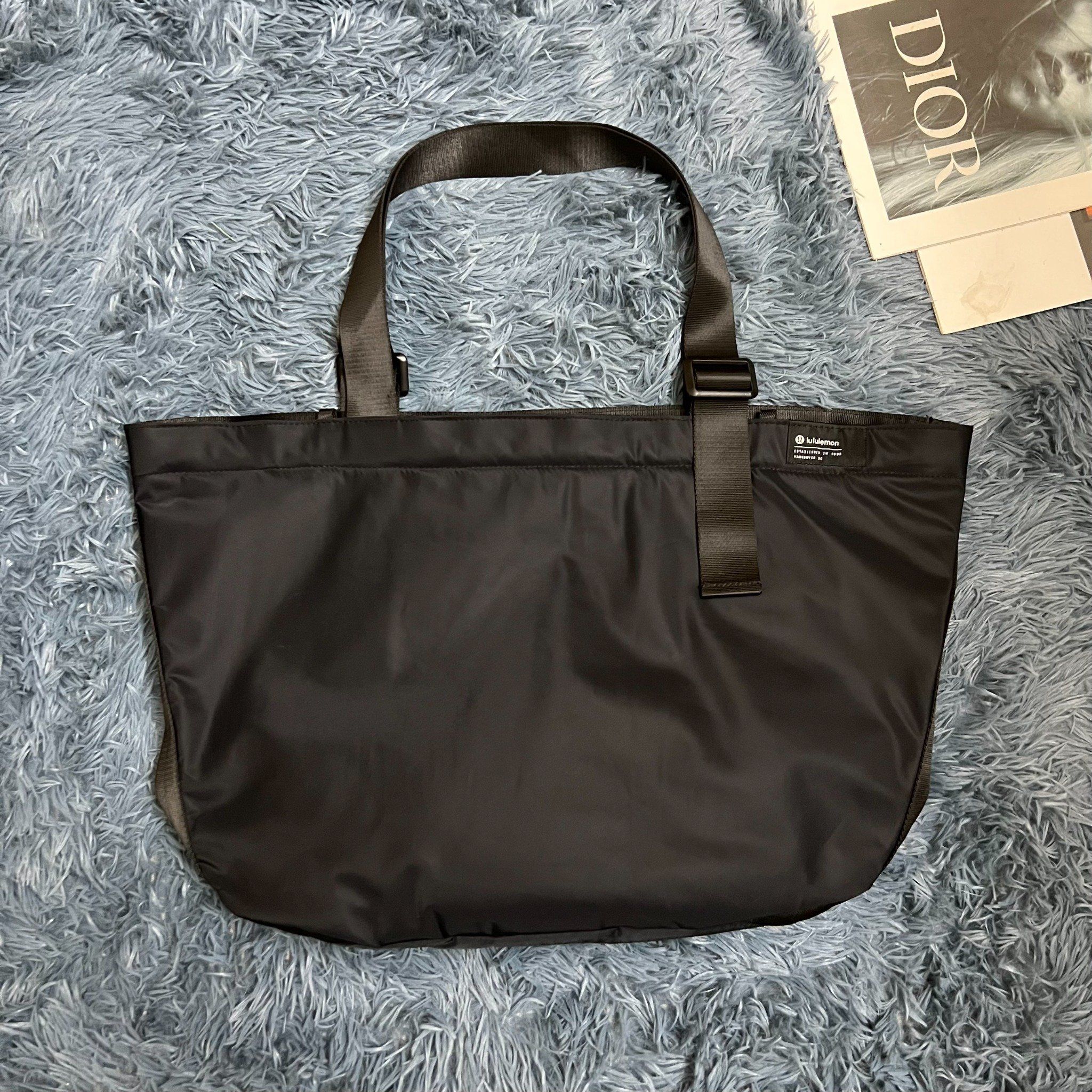 Túi Xách LULULEMON CLEAN LINES TOTE BAG 22L