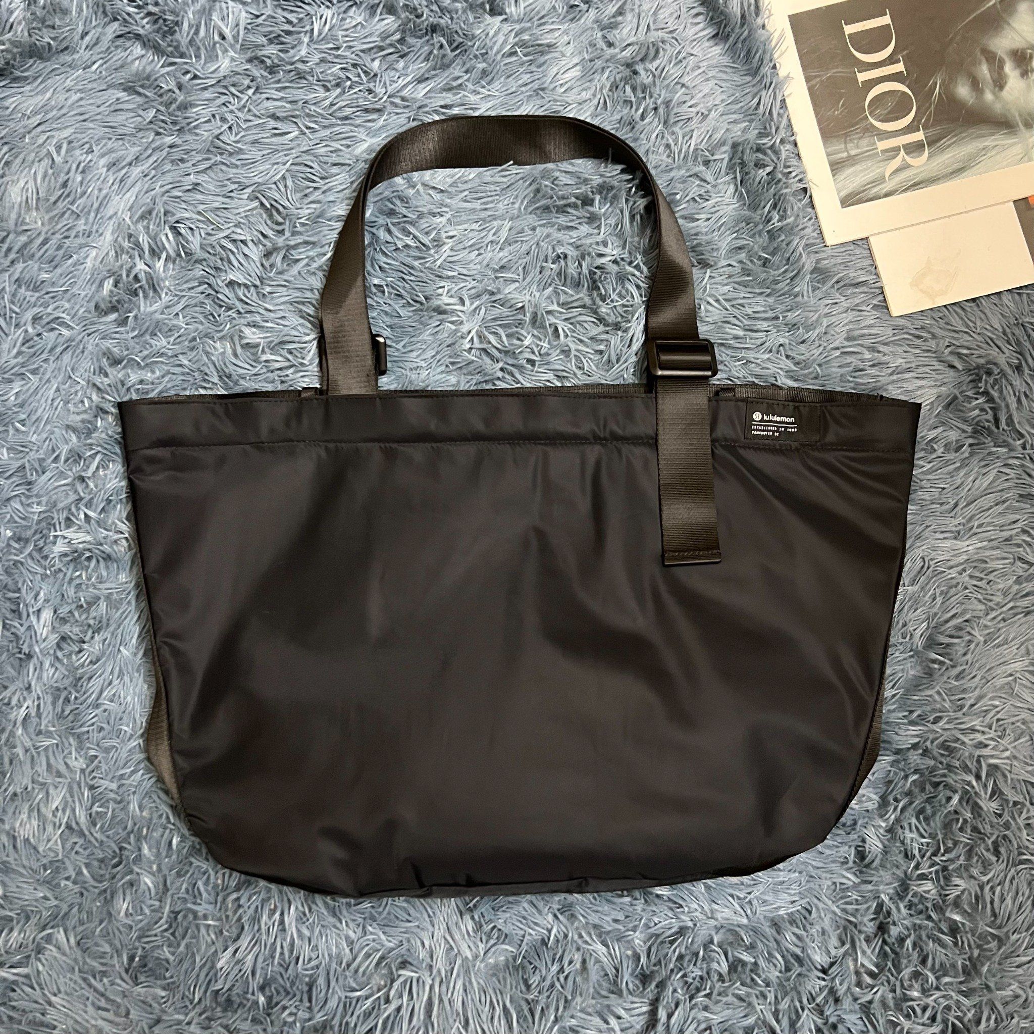  Túi Xách LULULEMON CLEAN LINES TOTE BAG 22L 