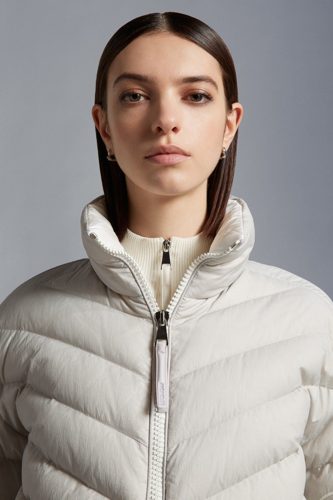 Áo Khoác MONCLER VENNES WOMEN'S SHORT DOWN JACKET