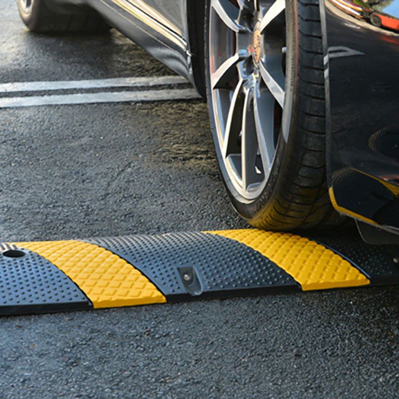 Gờ cao su giảm tốc cho bãi giữ xe Vinaparking giá rẻ