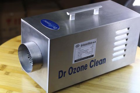 Máy khử mùi DrOzone Clean C2 khử mùi xe hơi bằng khí ozone