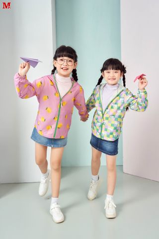 Áo khoác gió trẻ em có mũ hình họa tiết, áo gió bé gái hai lớp nhiều màu thời trang M2 D5620368