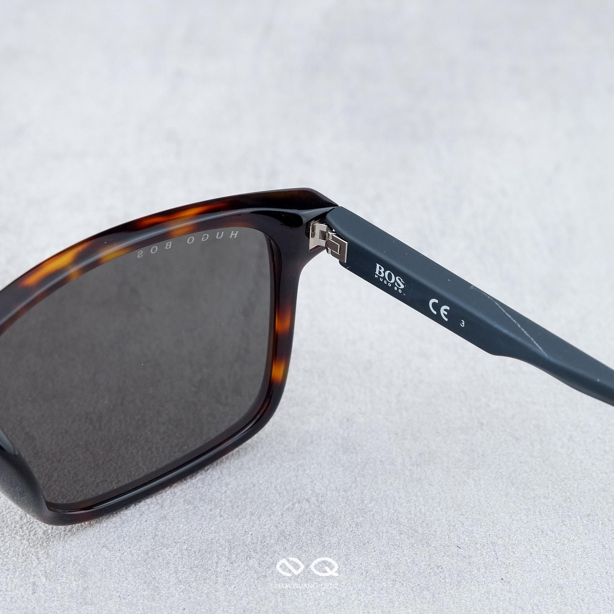 Kính mát Hugo Boss 0921 - Xách tay
