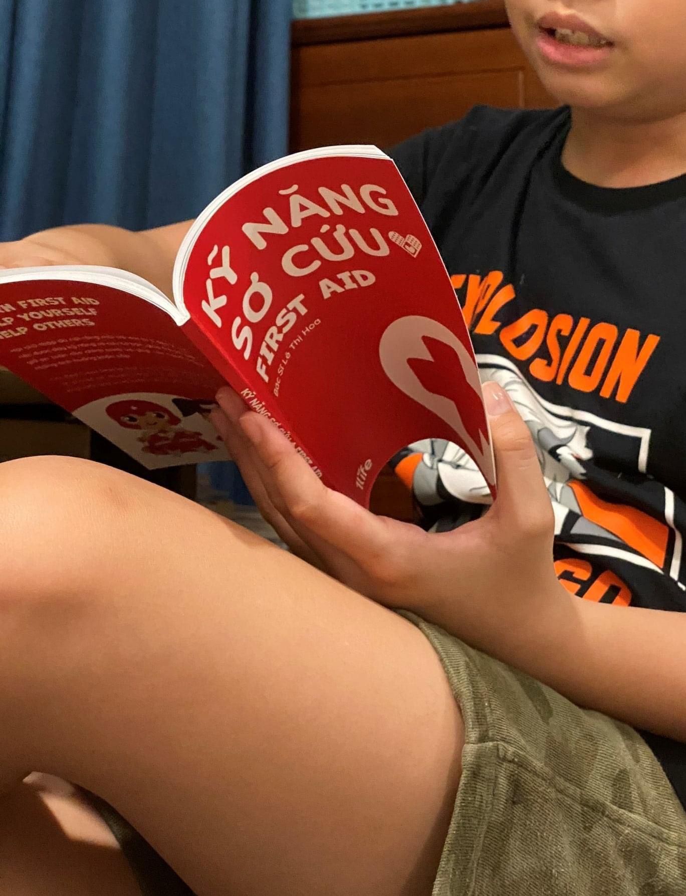 Sách Kỹ Năng Sơ Cứu - First Aid (Việt - Anh)