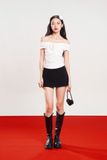 Áo trễ vai đính hoa - T0872