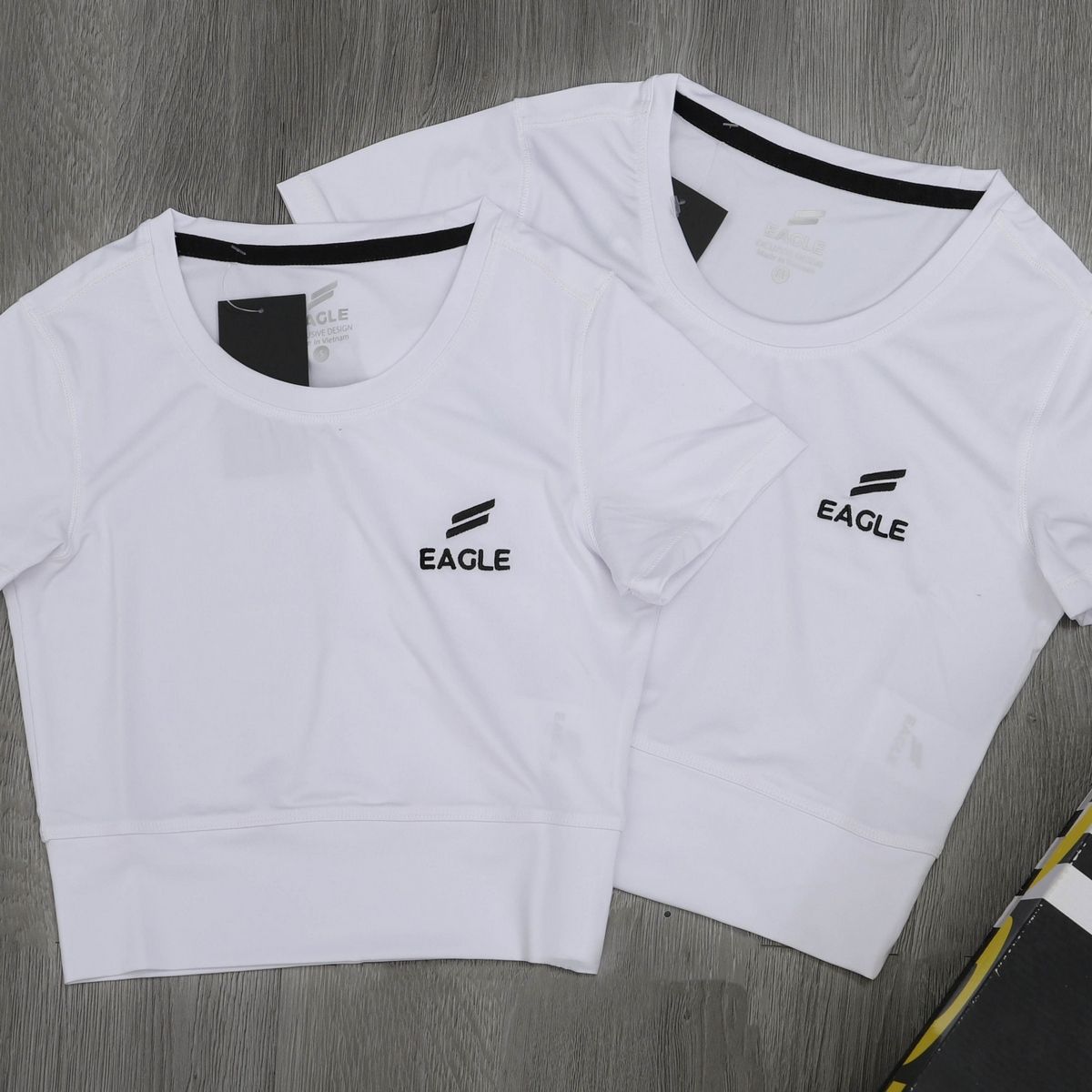Áo crop top Eagle logo thêu - Trắng