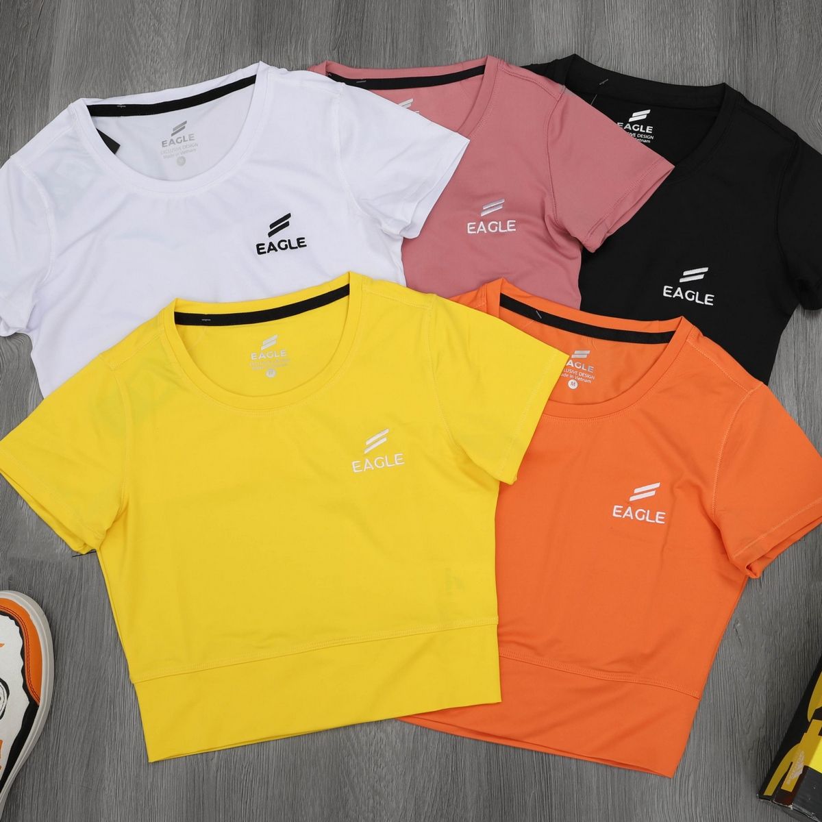 Áo crop top Eagle logo thêu - Đen