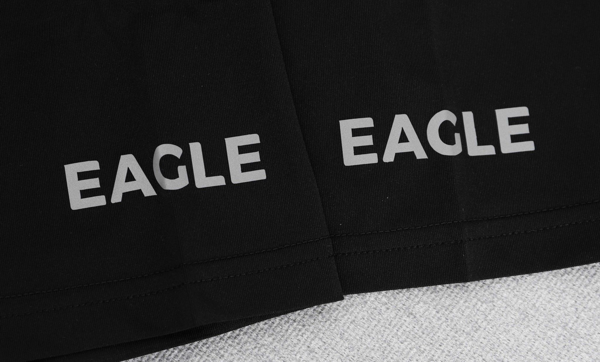 Áo nam Eagle phối vân chìm - Đen