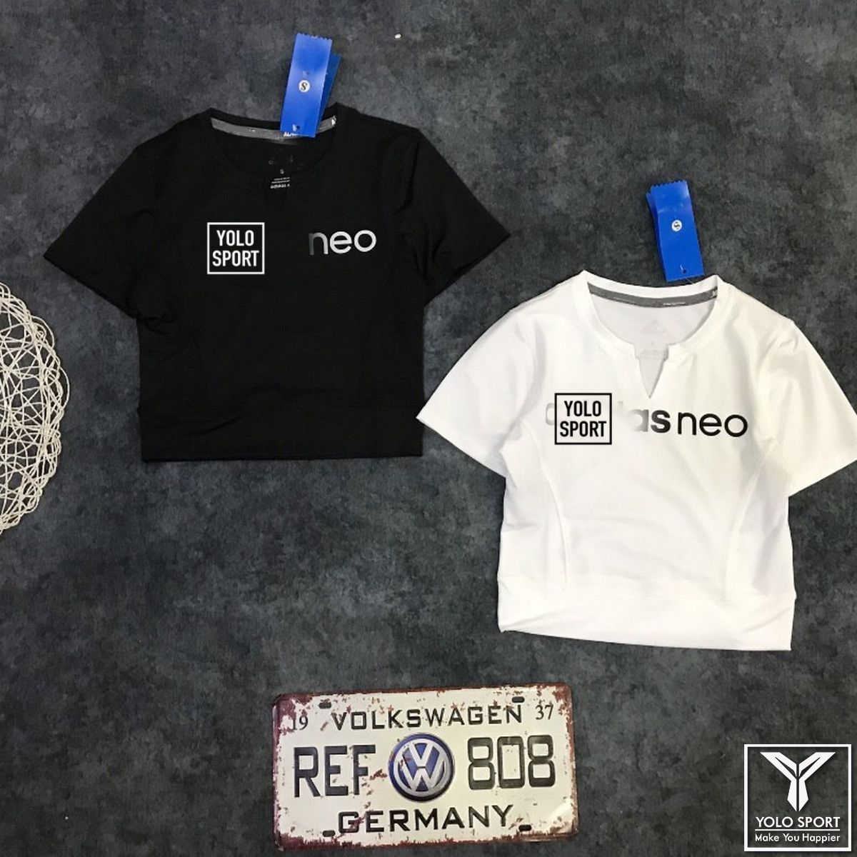 Croptop adidas in ngực
