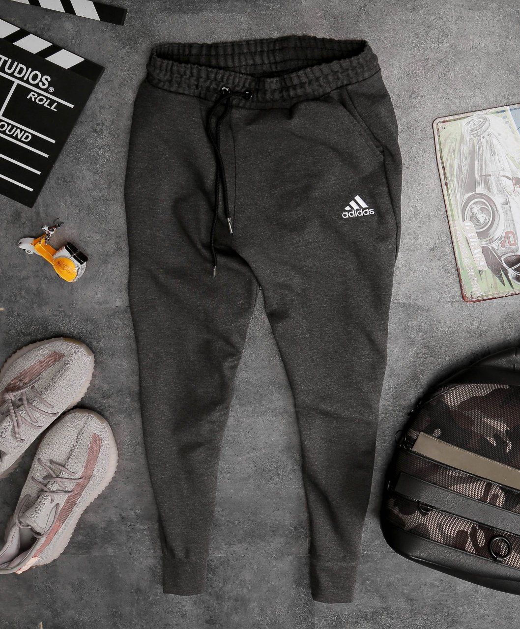 Quần dài jogger Adidas logo thêu