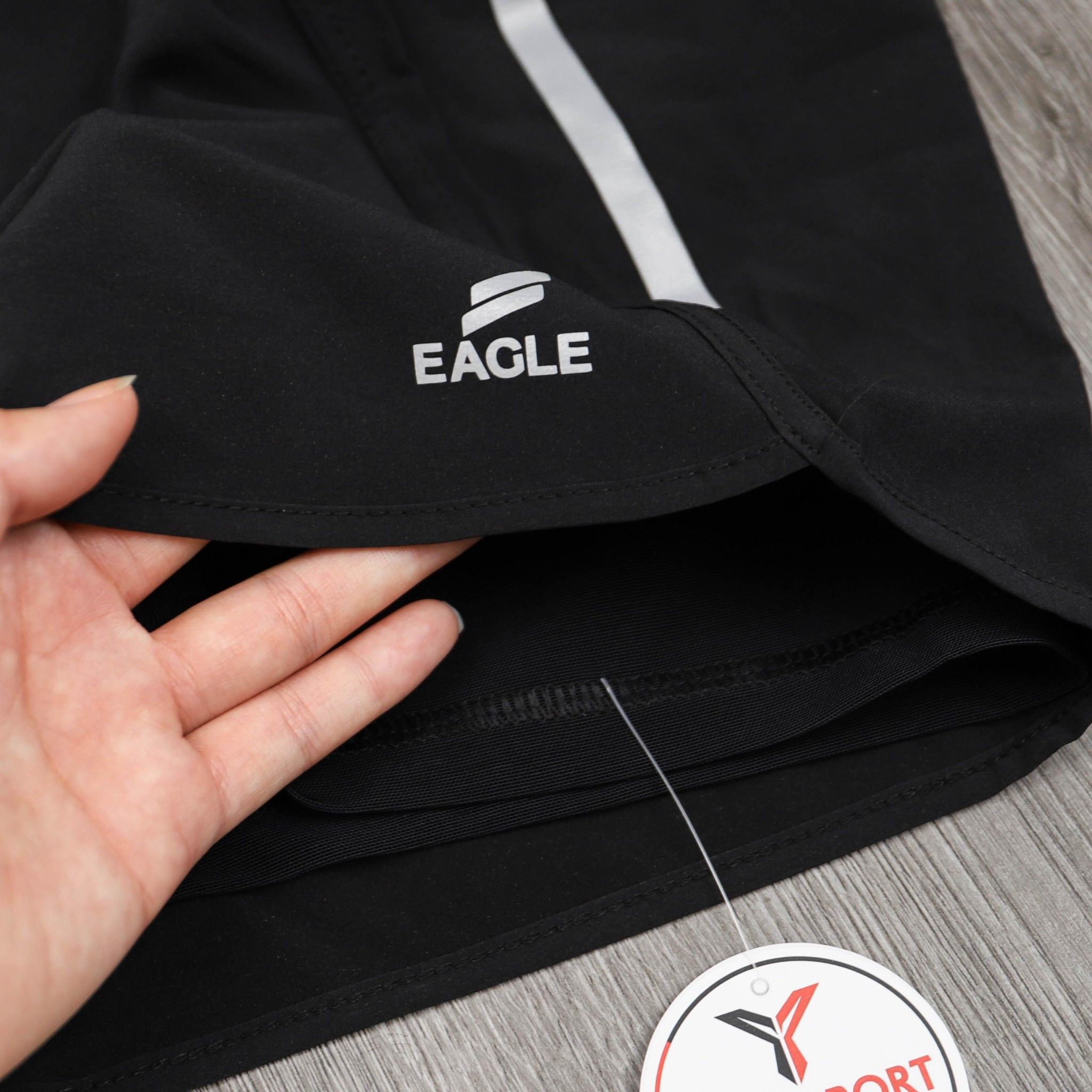Quần đùi nữ Eagle 1 sọc hông - Đen