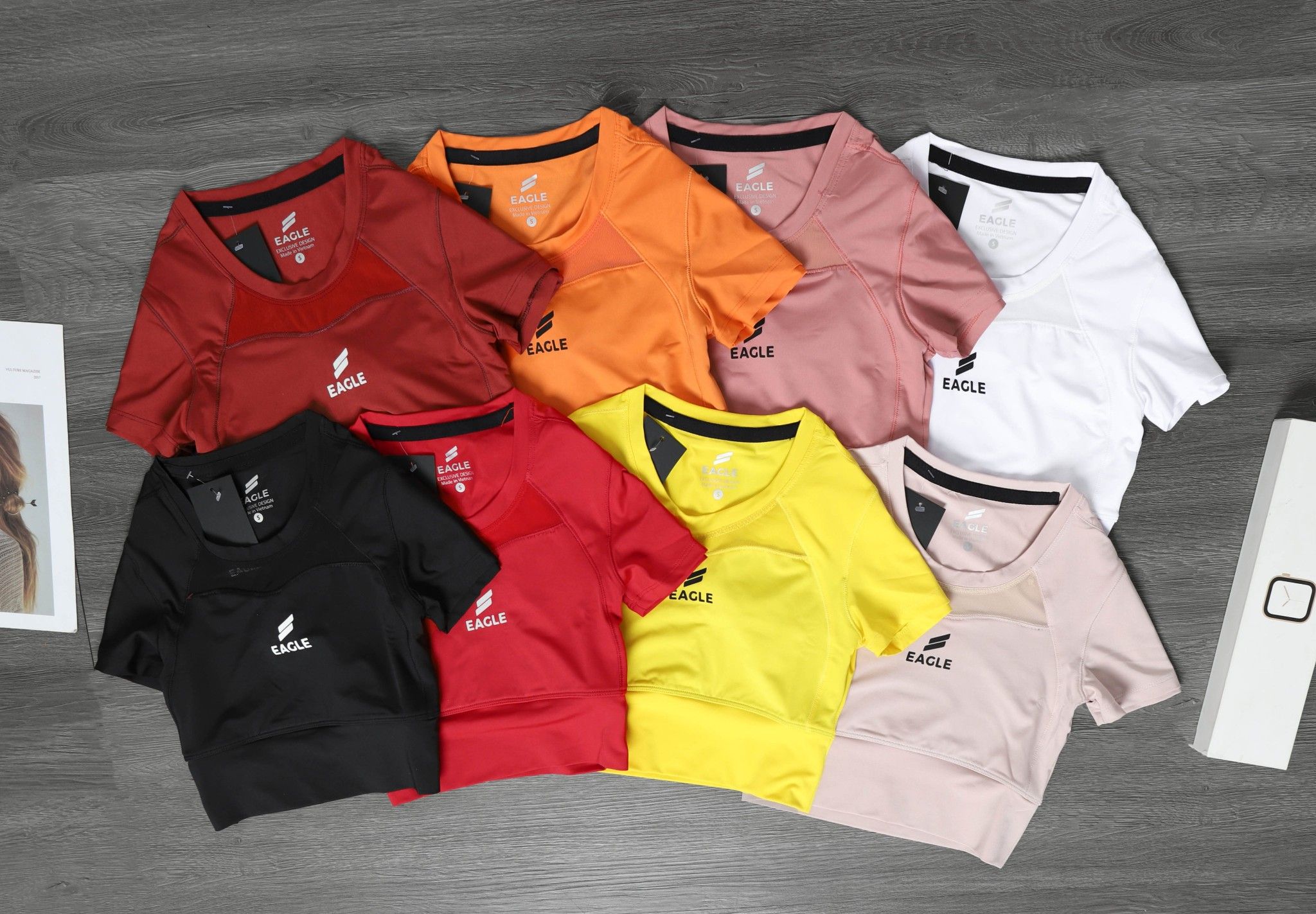 Áo croptop Eagle phối lưới ngực - Hồng Đậm