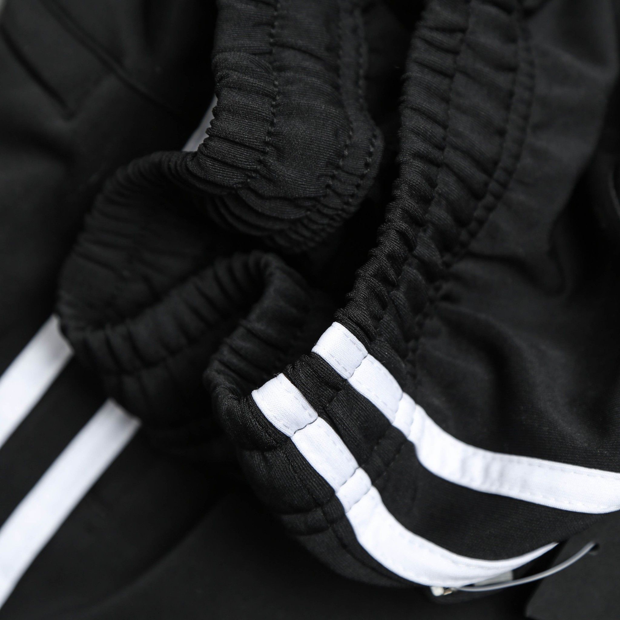 Quần jogger nam Eagle phối 2 sọc
