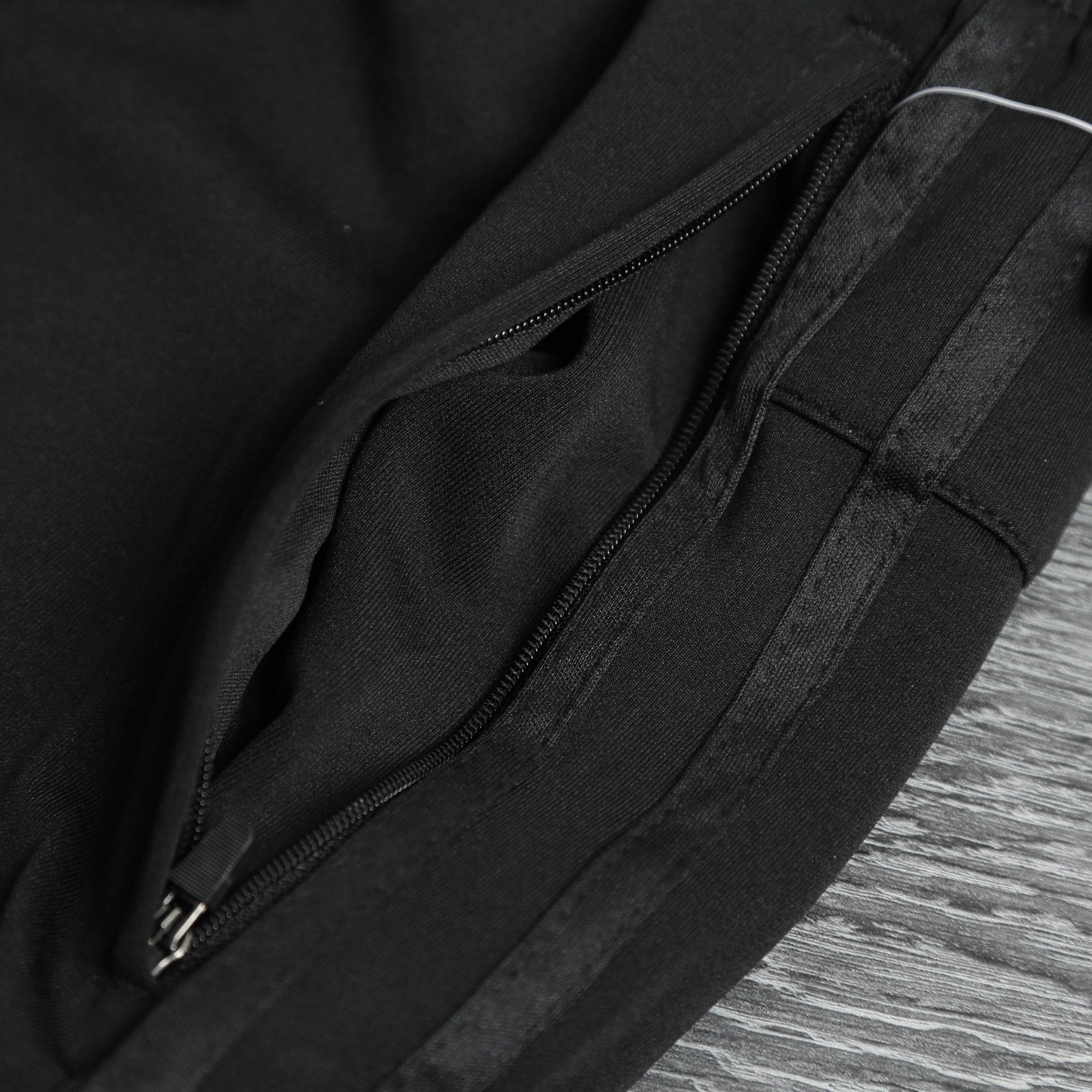 Quần jogger nam Eagle phối 2 sọc - Sọc Đen
