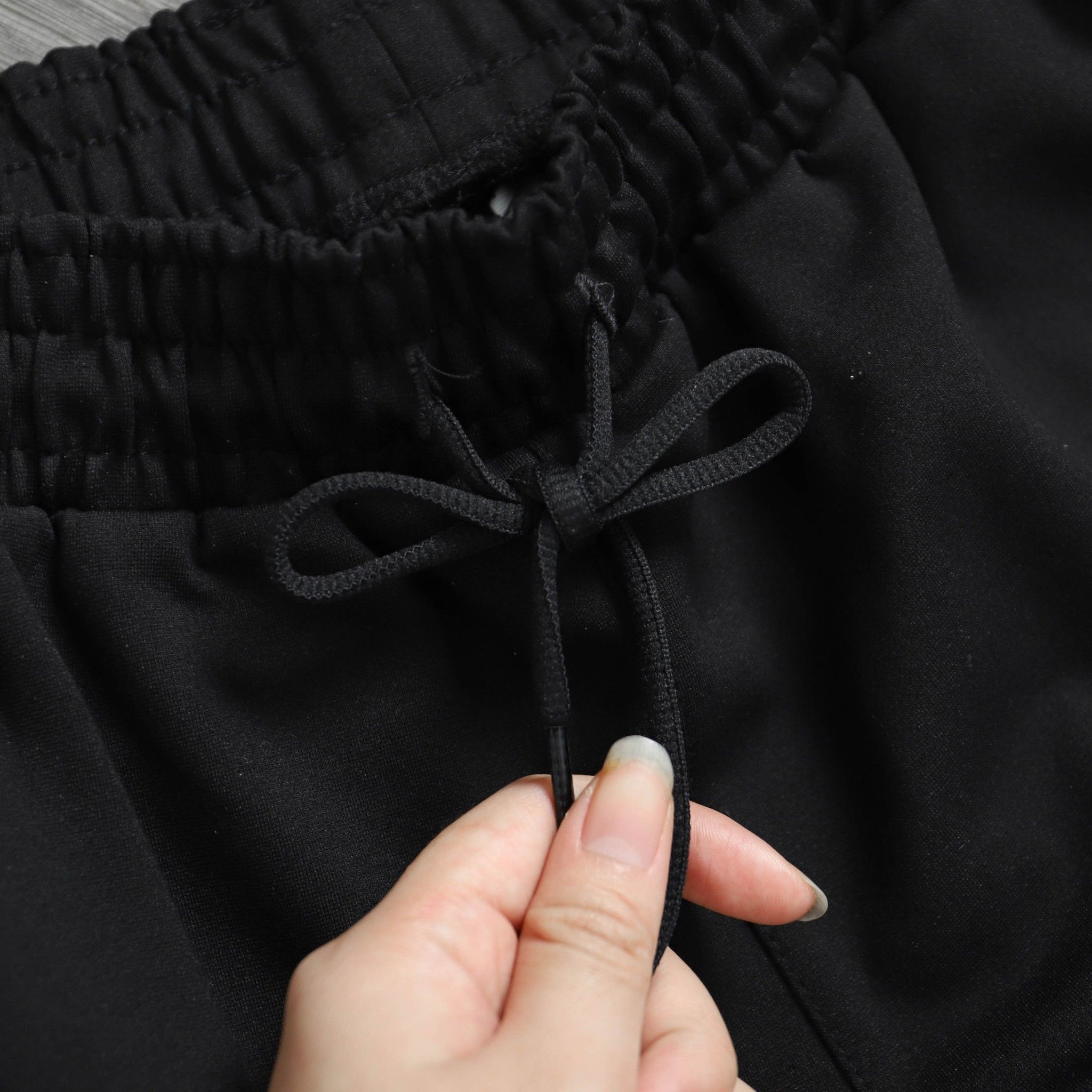 Quần jogger nam BC Gen phối dọc ống - Đen