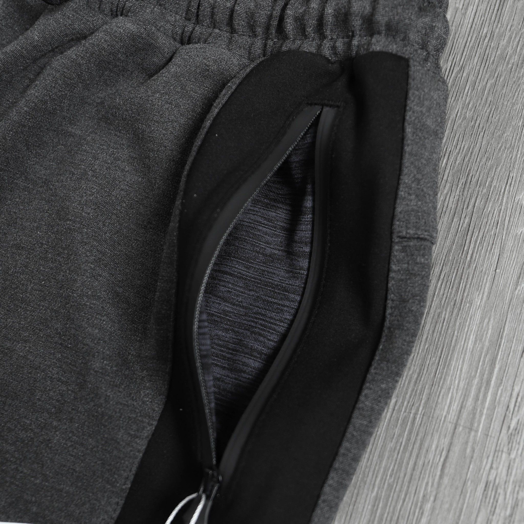 Quần jogger nam BC Gen phối dọc ống - Xám