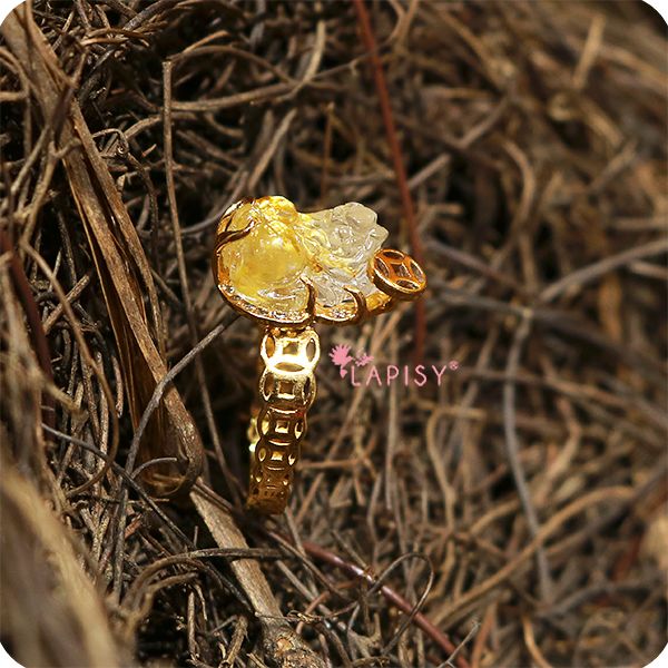 Lucky Coin ( Nhẫn tỳ hưu thạch anh tóc vàng + bạc phủ vàng 18k )
