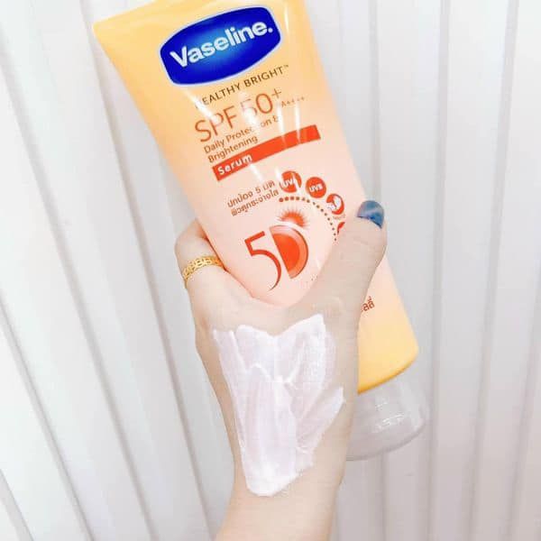 Sữa Dưỡng Thể Dạng Serum Chống Nắng và Nâng Tone Da Vaseline Daily Protection & Brightening Serum SPF50+ PA++++ 300ml