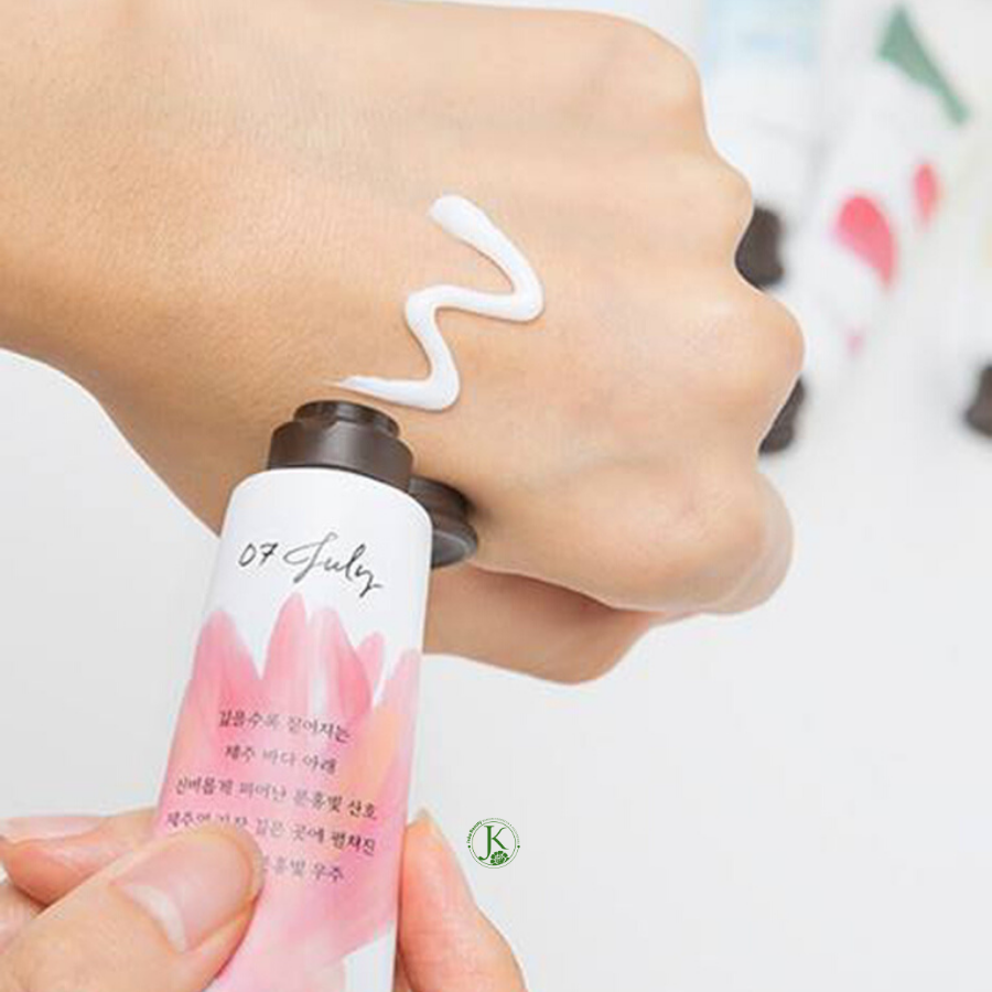  [MẪU MỚI] Kem Dưỡng Mềm Da Tay Innisfree Jeju Life Perfumed Hand Cream 30mL 