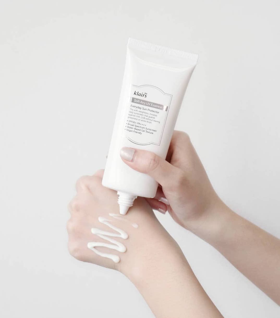 Kem chống nắng Klairs Soft Airy UV Essence SPF50+ PA++++ 80ml