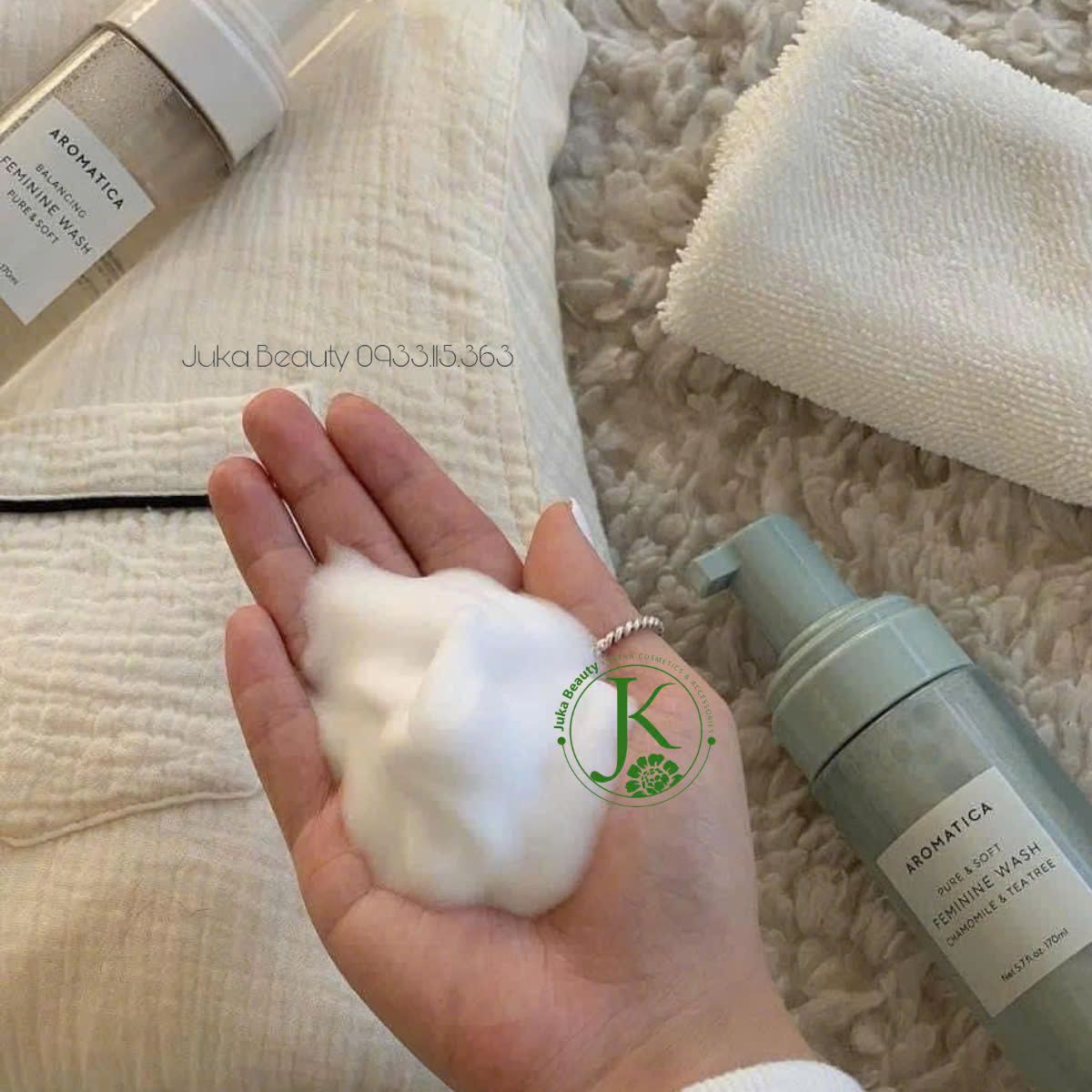 Dung Dịch Vệ Sinh Tạo Bọt Aromatica Balancing Feminine Wash 170ml