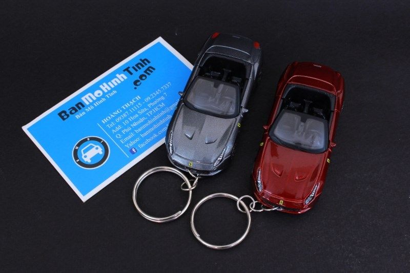 Móc khóa mô hình xe Ferrari California T Open Top Red