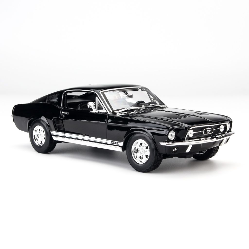 Mô hình xe Ford Mustang GTA Fastback 1967 Black 1:18 Maisto - 31166