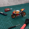 Mô hình xe mô tô Honda Repsol Red Bull Factory Racing MotoGP 1:18 Maisto