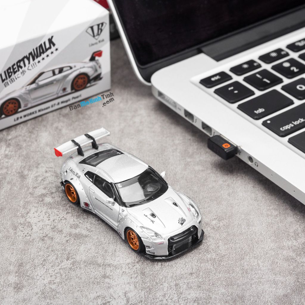 Mô hình xe Nissan GT-R R35 2009 Liberty Walk LB Works 1:64 MiniGT