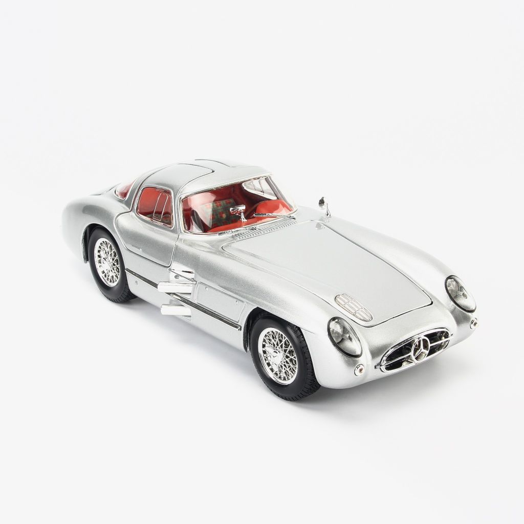  Mô hình xe Mercedes Benz 300SLR Coupe Uhlenhaut 1:18 Maisto Silver 